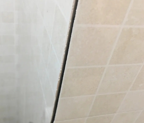 灵山瓷砖空鼓维修公司分享阳台瓷砖脱落的修复过程可以分为以下几个步骤